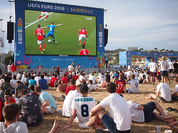 болельщики сборной англии в фан-зоне "марселя" - uefa стоковые фото и изображения