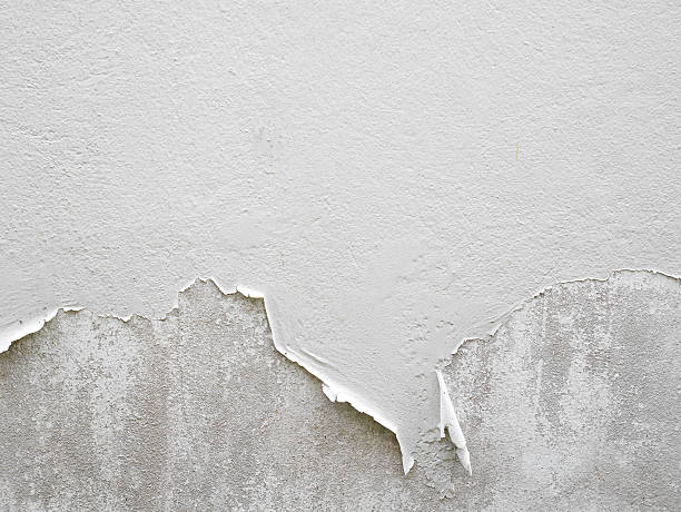 白い剥離塗装壁 - peeling paint wall white ストックフォトと画像