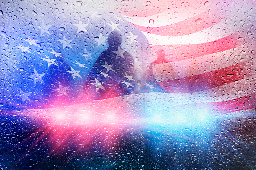 Escena del crimen policial con luces y gotas de lluvia y bandera estadounidense photo