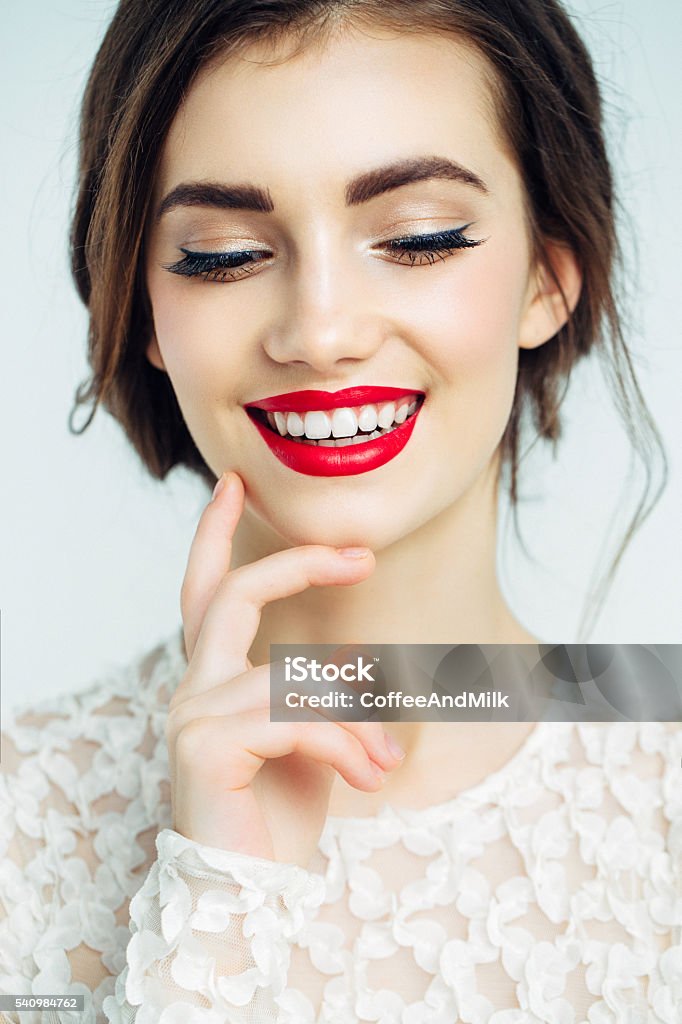 Foto de estudio del joven hermosa mujer - Foto de stock de Labios - Boca humana libre de derechos