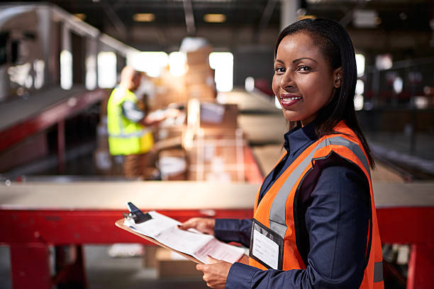 que tome la cefalea de envío - warehouse manager place of work portrait fotografías e imágenes de stock