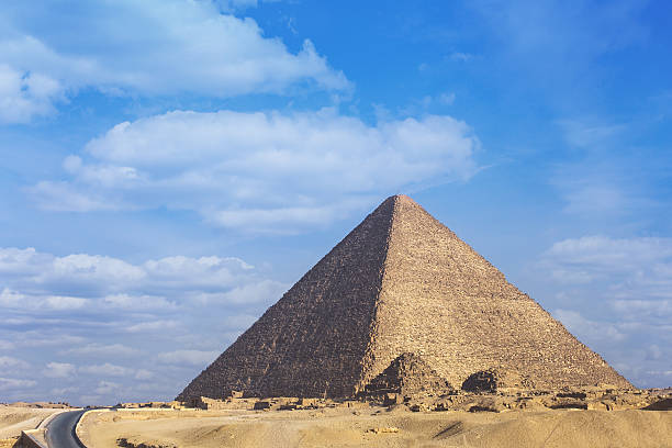 ピラミッド・チープス エジプト - egypt pyramid africa old ストックフォトと画像