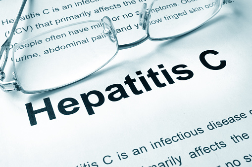Hepatitis C escrita en una página. photo