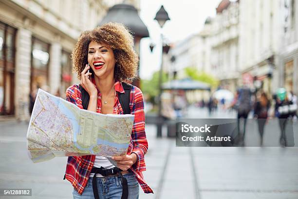 In Der Stadt Stockfoto und mehr Bilder von Tourist - Tourist, Karte - Navigationsinstrument, Tourismus