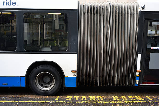 passeio de acordeom flexível do conector de ônibus - bus public transportation sydney australia australia - fotografias e filmes do acervo