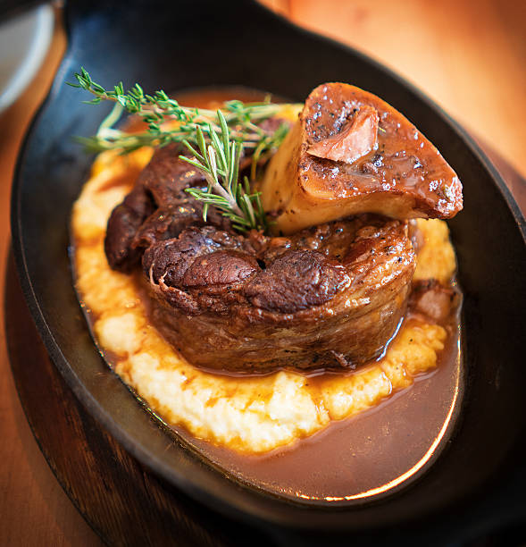 ossobuco - osso buco veal shank cooked - fotografias e filmes do acervo