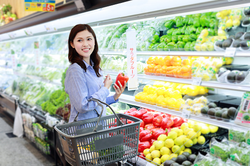 Woman in her 30s buying groceries at supermarket