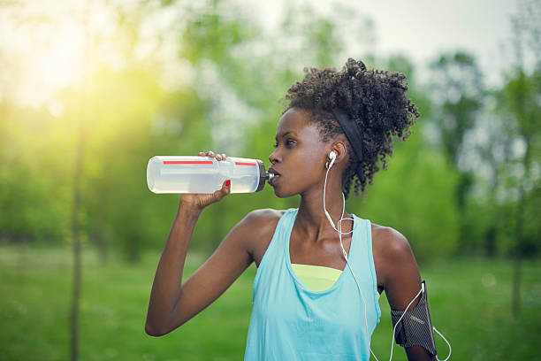 istock Woman jogger drinking water 541566888