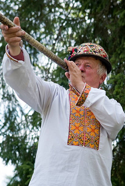 hutsul mit trembita - ukrainian culture audio stock-fotos und bilder