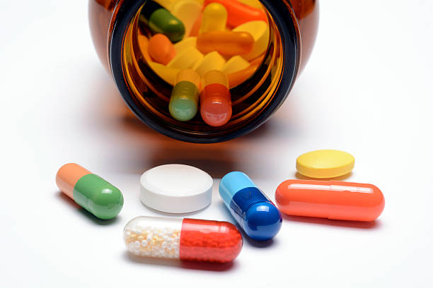 bottiglia e pillole-2 - capsule vitamin pill red lecithin foto e immagini stock