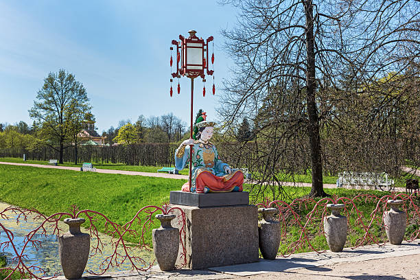 vivid green park view in pushkin, russia - house florida real estate mansion imagens e fotografias de stock