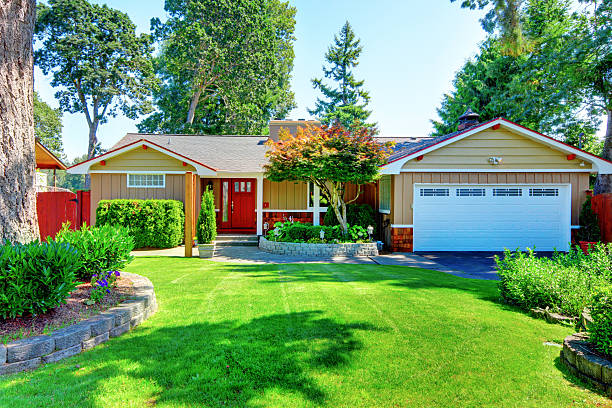 istock Cute small rambler house with red door 541589286