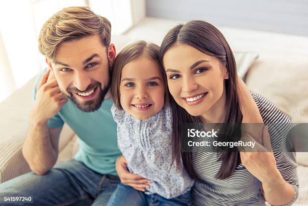 Familie Wie Zu Hause Fühlen Stockfoto und mehr Bilder von Familie - Familie, Familie zuhause, Glücklichsein