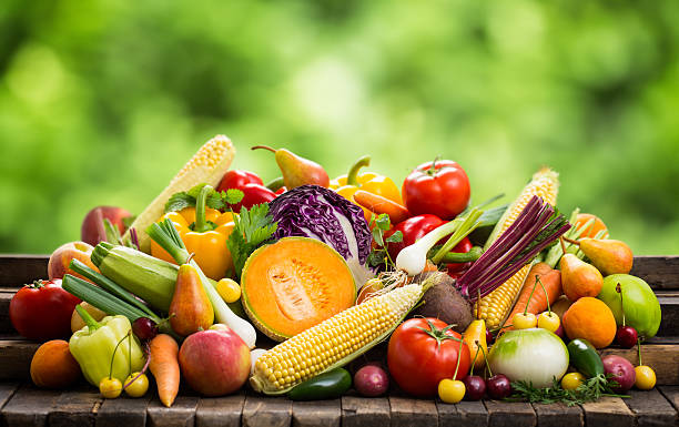 frisches obst und gemüse - corn fruit vegetable corn on the cob stock-fotos und bilder