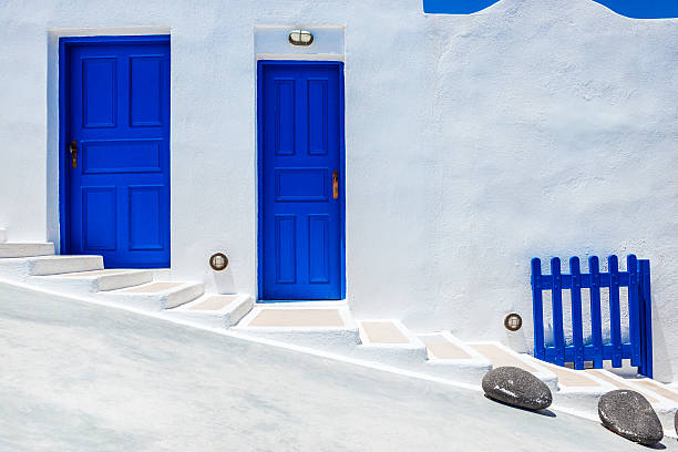 traditional white houses with blue doors in santorini, greece - santorini door sea gate bildbanksfoton och bilder