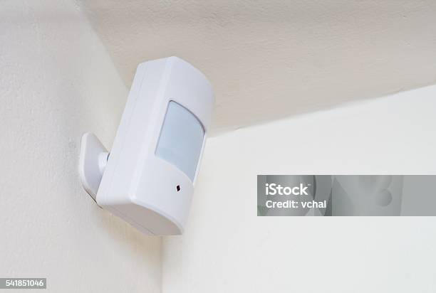 Sensor De Movimiento O Detector Para Sistema De Seguridad Montado En Pared Foto de stock y más banco de imágenes de Sensor