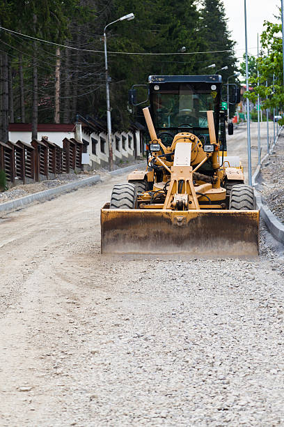 Tractor grande especializado para la construcción de una carretera - foto de stock