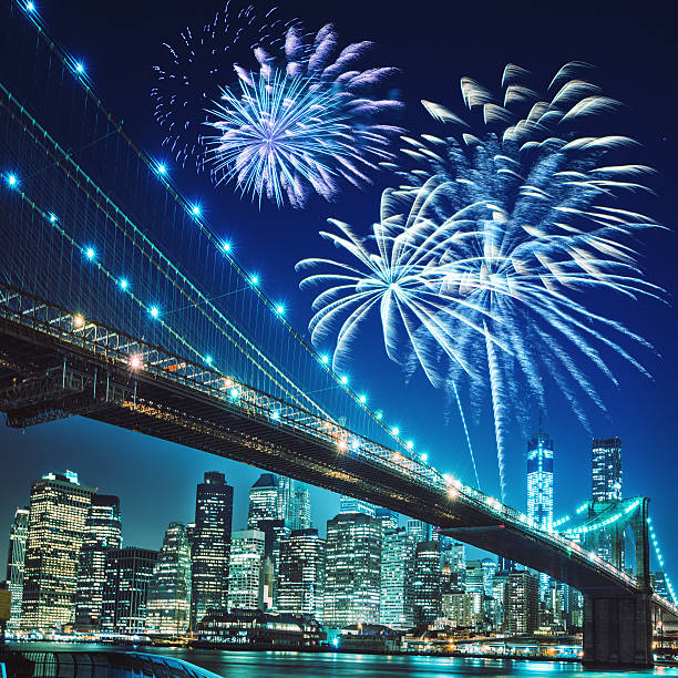 fireworks for a national holiday over the brooklyn bridge fireworks over the brooklyn bridge new years eve new york stock pictures, royalty-free photos & images