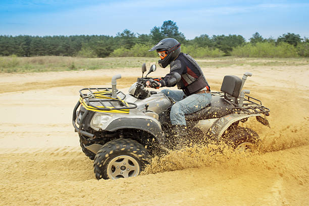 레이싱 atv는 모래입니다. - off road vehicle quadbike motocross desert 뉴스 사진 이미지