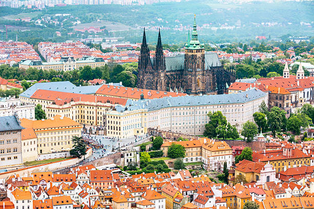 프라하 성 및 복음사가 비트 캐서드럴 - prague czech republic high angle view aerial view 뉴스 사진 이미지