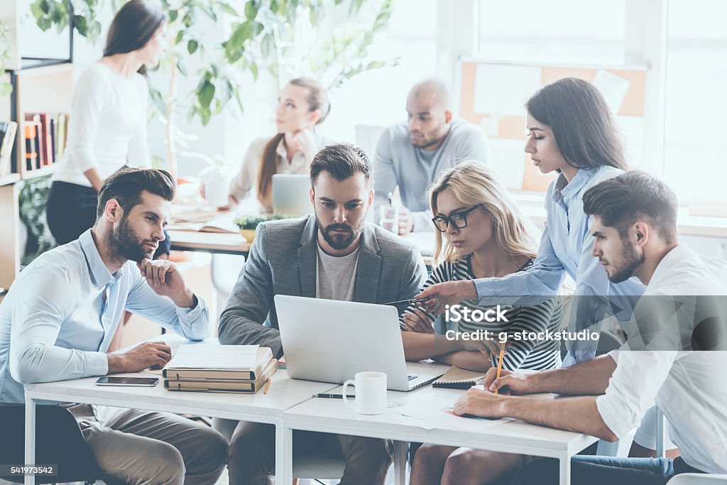 Concentração total no trabalho. - Foto de stock de Escritório royalty-free