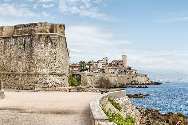 vista panorámica de antibes-costa azul - commercial dock pier reef rock fotografías e imágenes de stock