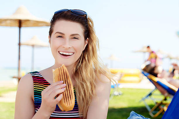 ungesunde ernährung im sommer - freedom sandwich bread food stock-fotos und bilder