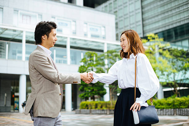 istock Japanese couple handshake in Tokyo downtown 542066266