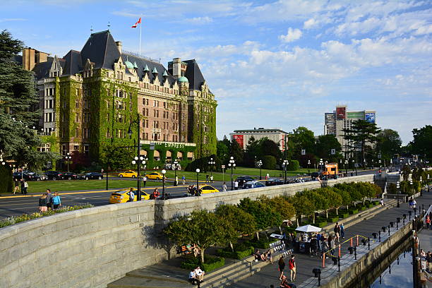 victoria, en colombie-britannique et le port inner harbor. - empress hotel photos et images de collection