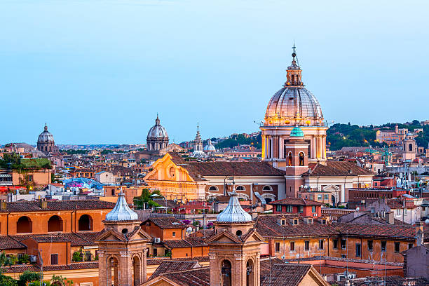 ローマの街並み、教会のキューポラ夕暮れ時には、イタリア - rome italy city cupola ストックフォトと画像