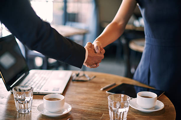 Discussion of partnership in cafe
