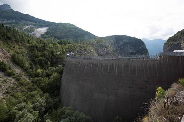 istock Breakwater of Vajont 542111194