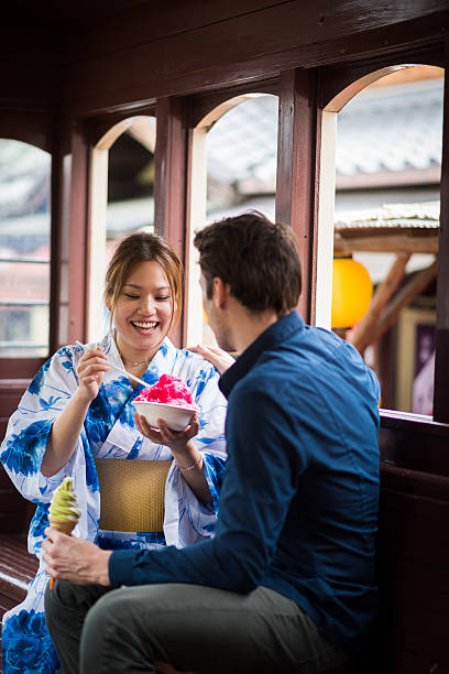 カップル、日本でデート - women eating ice cream indigenous culture ストックフォトと画像