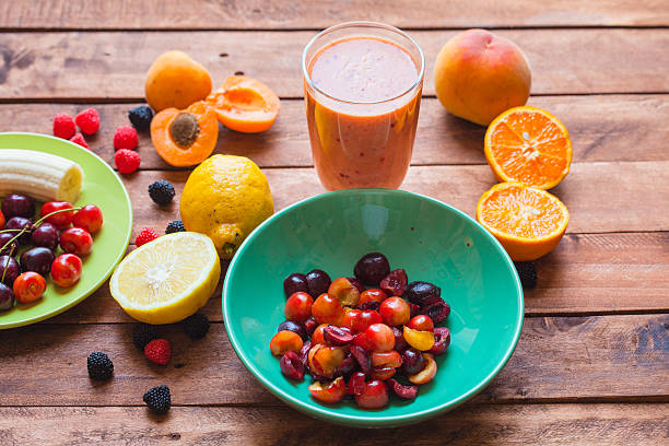 sommer früchte-smoothie - drinking straw juice frozen glass stock-fotos und bilder