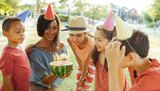 istock Outdoor birthday party ideas 542179014