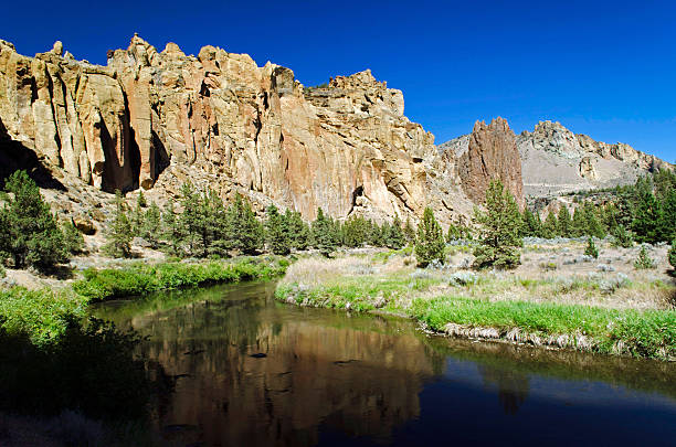istock Smith Rock and Crooked River, Oregon 542180404