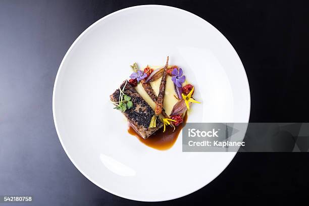 Delicious Lamb Ribs Plated Stockfoto en meer beelden van Gourmet eten - Gourmet eten, Voedsel, Luxe