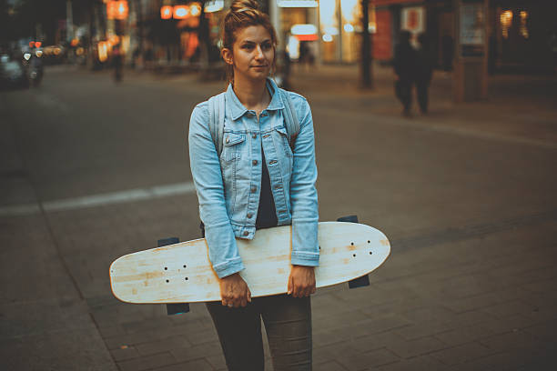 istock Skater girl 542288384