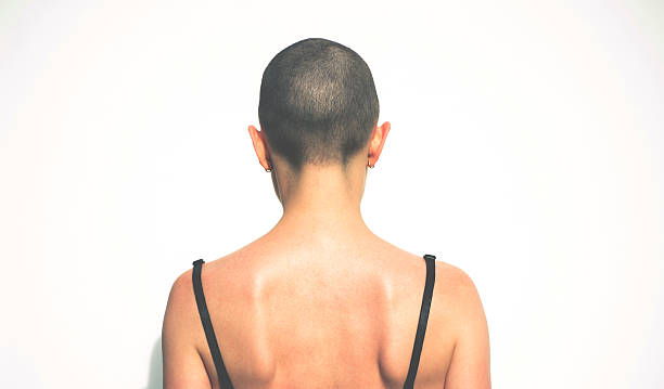 hairless woman - kaal geschoren hoofd stockfoto's en -beelden