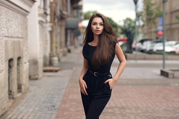 istock Stylish girl in city 542297862