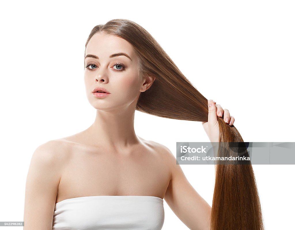 Schöne Frau mit gesunden langen Haaren halten es in der Hand - Lizenzfrei Kraft Stock-Foto