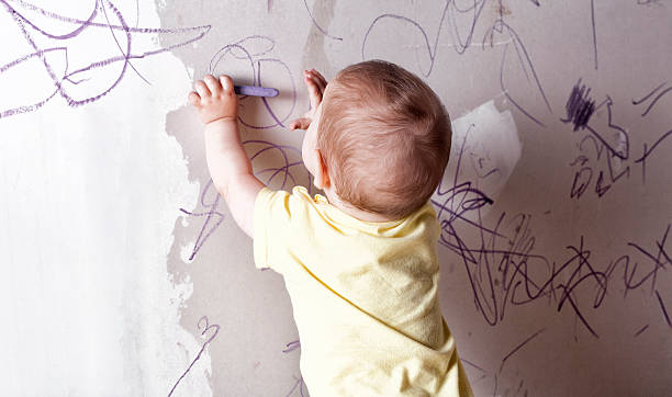 istock Baby boy drawing on plasterboard wall 542312094