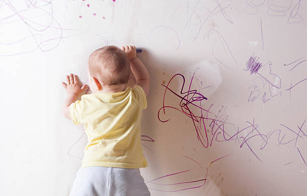 istock Baby boy drawing on plasterboard wall 542312180