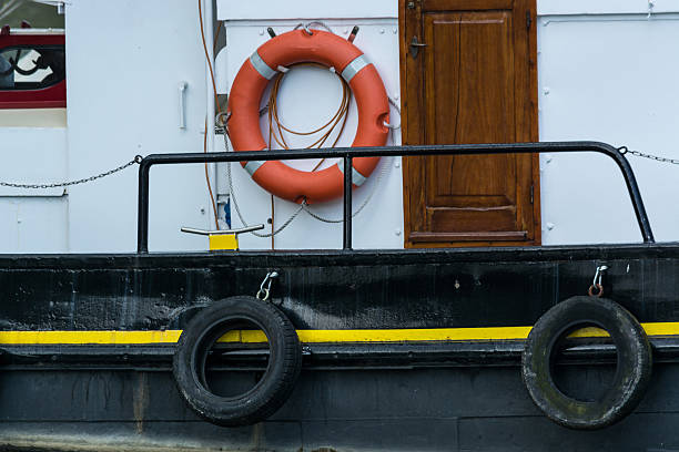 vecchia barca d'acciaio con lifebuoy - bayliner foto e immagini stock