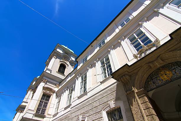 die berühmte universität kirche in salzburg - kollegienkirche stock-fotos und bilder