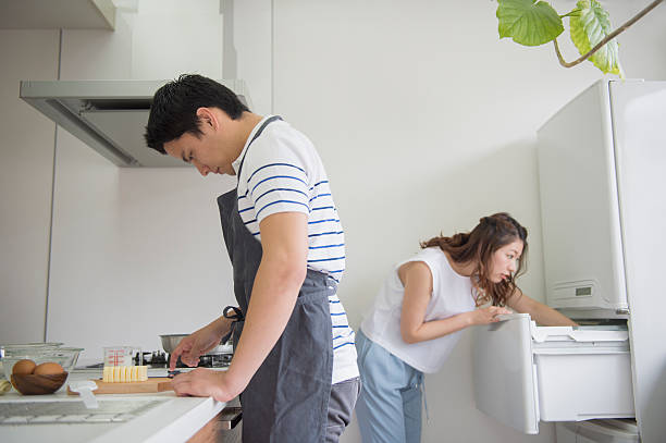 istock Japanese young couple cooking on holiday 542555652