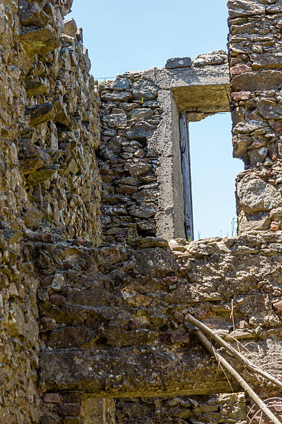 istock Ruin of a house 542559134