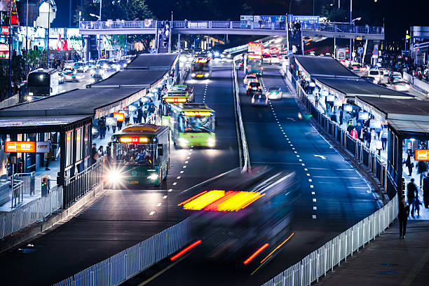 のバス高速交通(brt)廣州、中国 - bus station ストックフォトと画像