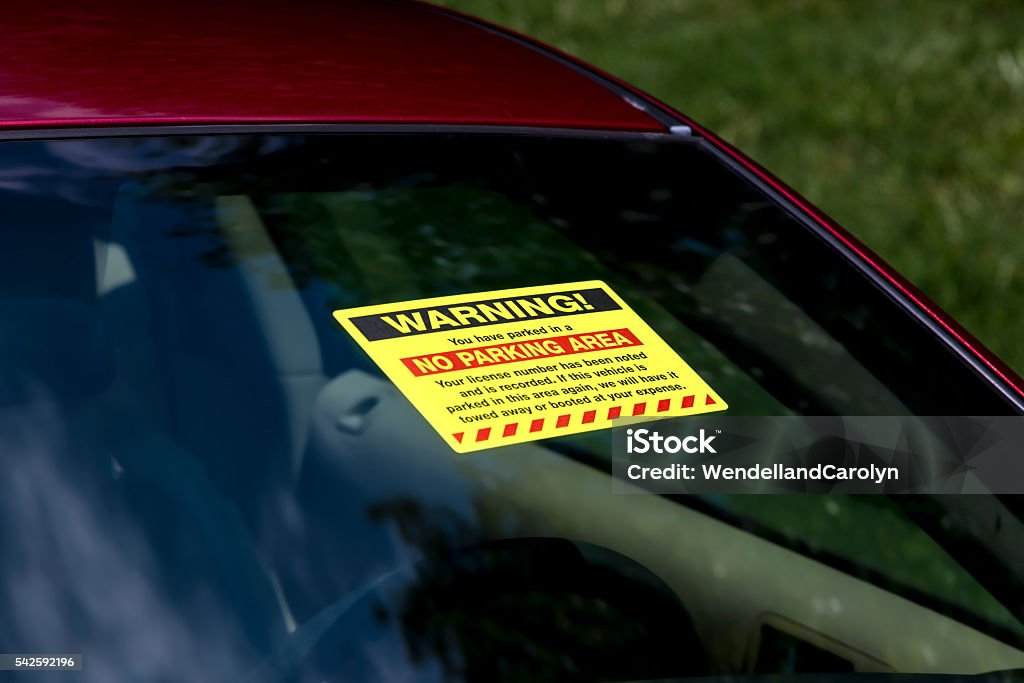 Windschutzscheibe Aufkleber Für Parkverletzung Stockfoto und mehr Bilder  von Auto - Auto, Etikett, Farbbild - iStock
