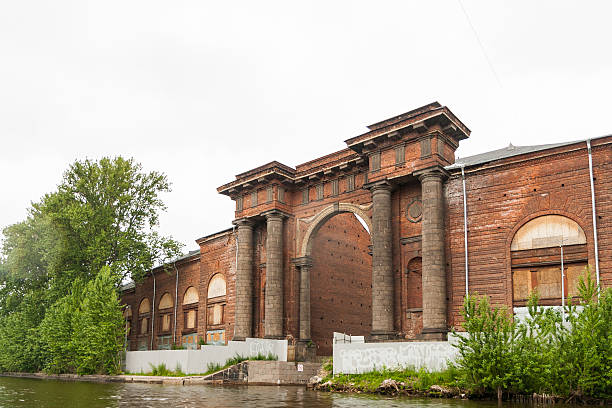 istock Arch of New Holland on the Moika River 542681380
